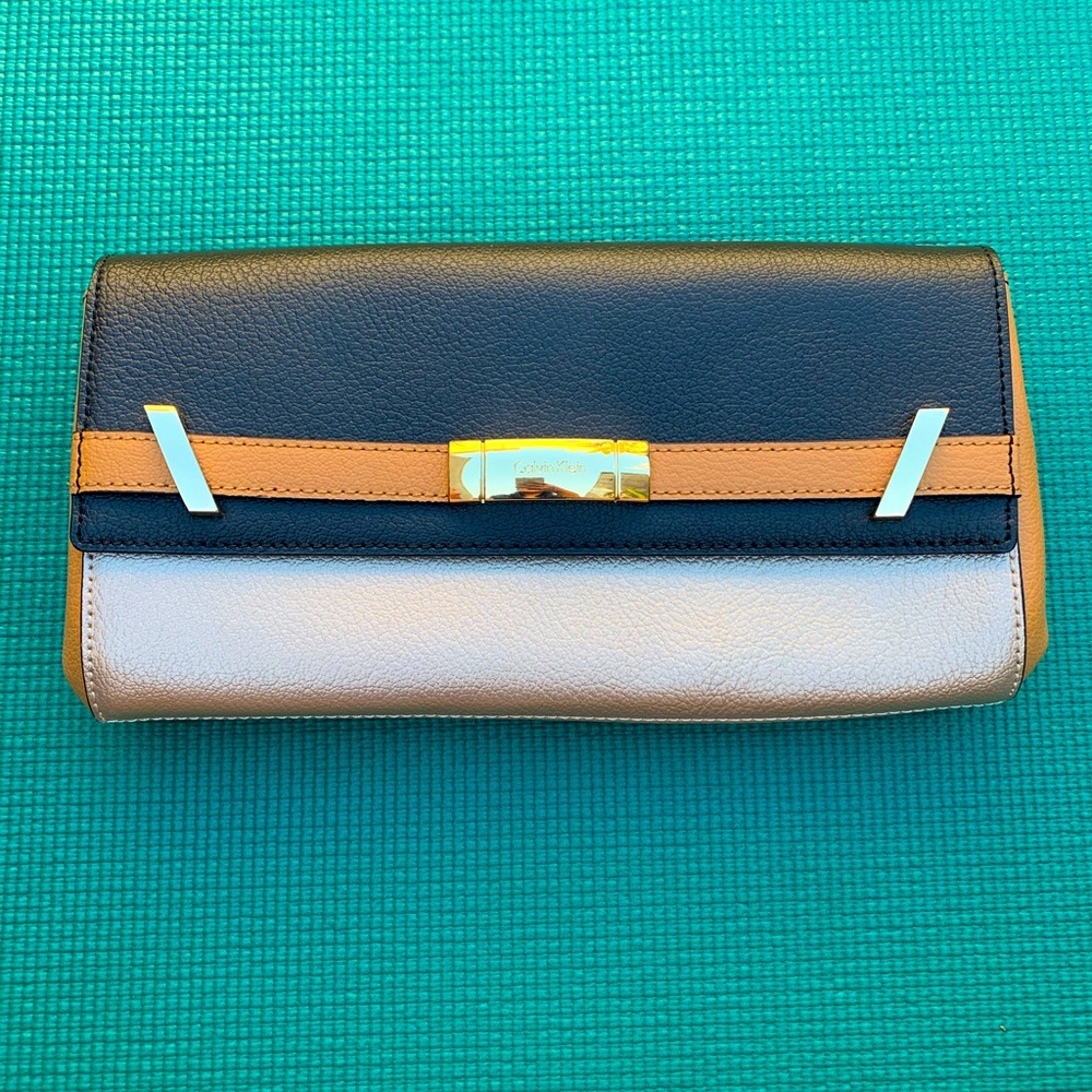Elegant Clutch w/ Optional Gold Chain